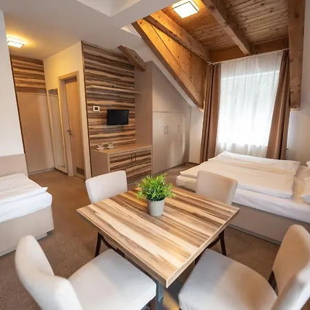 Moninec Hotel 3*